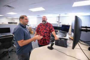 orases employees in conversation