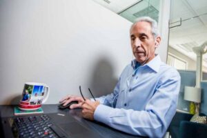 orases employee at desk