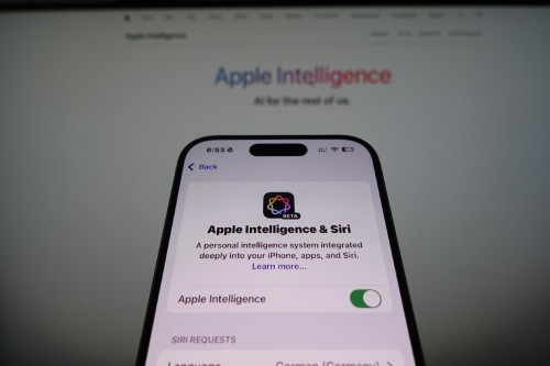 Apple Siri & Apple Intelligence AI Agents Shown On Phone